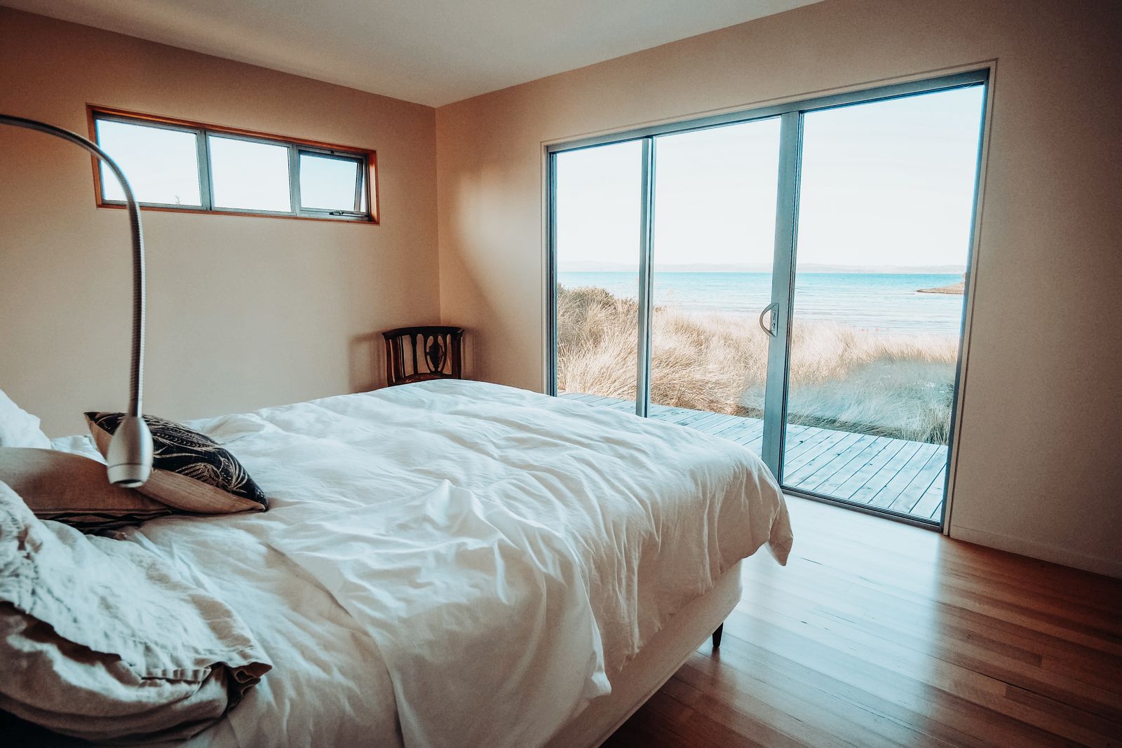 Coastal Bedroom Ideas: Calm Without the Clichés